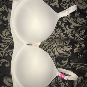 White Pink VS bra size 34D